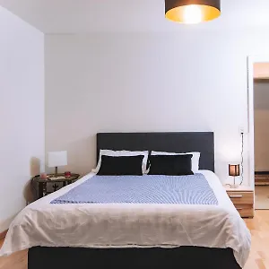 Messe In The Center Of Apartment